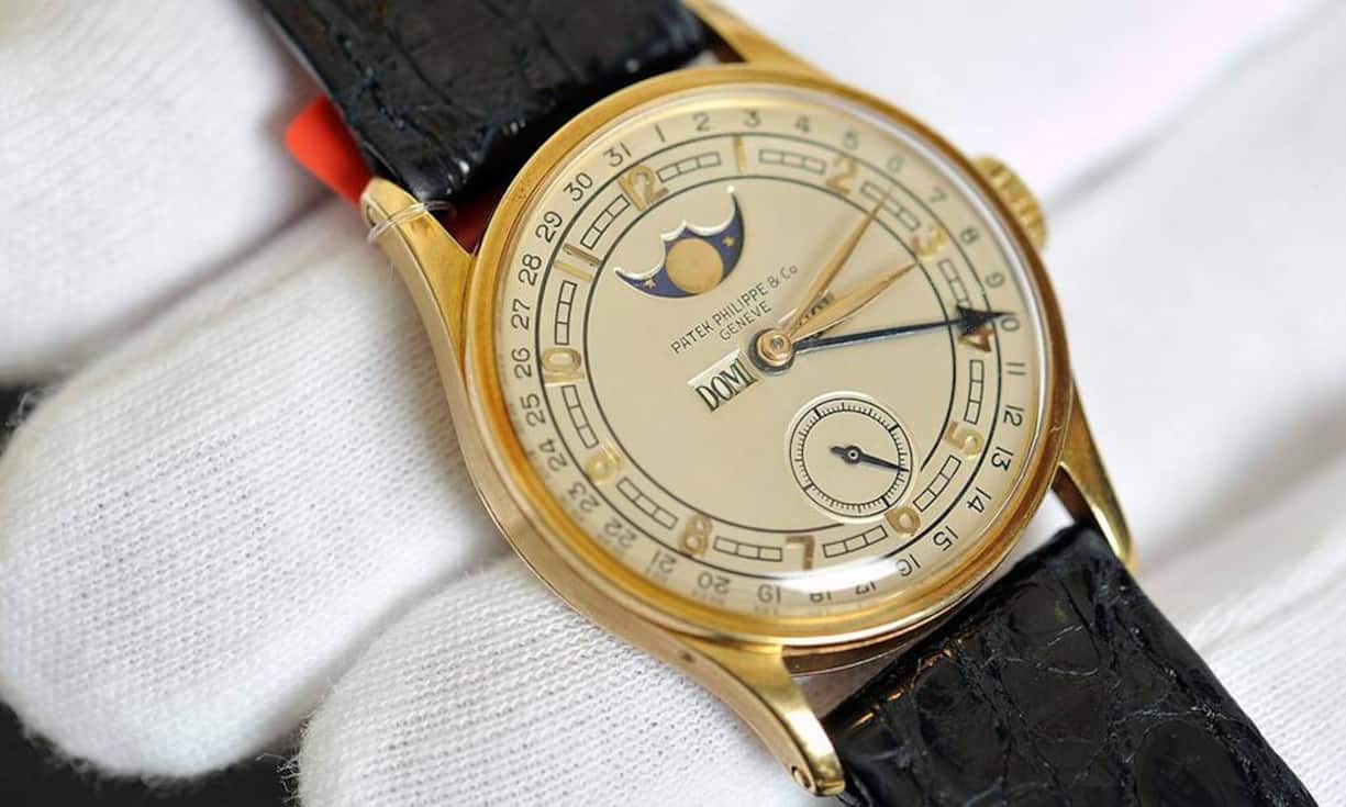 Luxusuhren findet man nicht mehr nur bei Juwelieren und in Boutiquen, sondern auch Online: Chrono24 gehört zu den grössten Uhrenplattformen im Netz.
Hier sind die teuersten Uhren der Webseite*:
*Chrono24 erstellte die Liste manuell, um Fantasiepreise auszuschliessen und weil besonders teure Exemplare mit «Preis auf Anfrage» inseriert sind (Stand 14.02.2017).