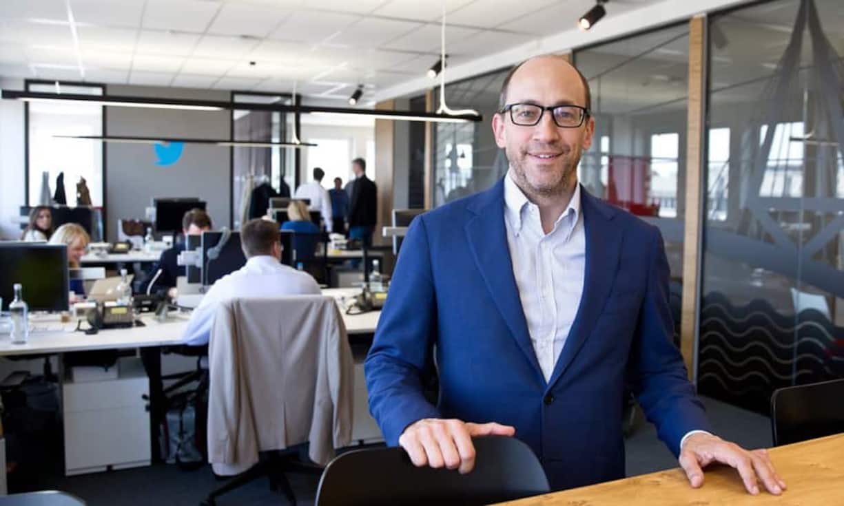 Twitter: Gratisessen und AkupunkturEs ist bekannt, dass die Angestellten bei Twitter in vieler Hinsicht ein gutes Leben führen. Unter anderem darf sich jeder Mitarbeiter über drei kostenlose Mahlzeiten am Tag hermachen. Ausserdem gibt es Vergünstigungen wie Gratis-Akupunktur.