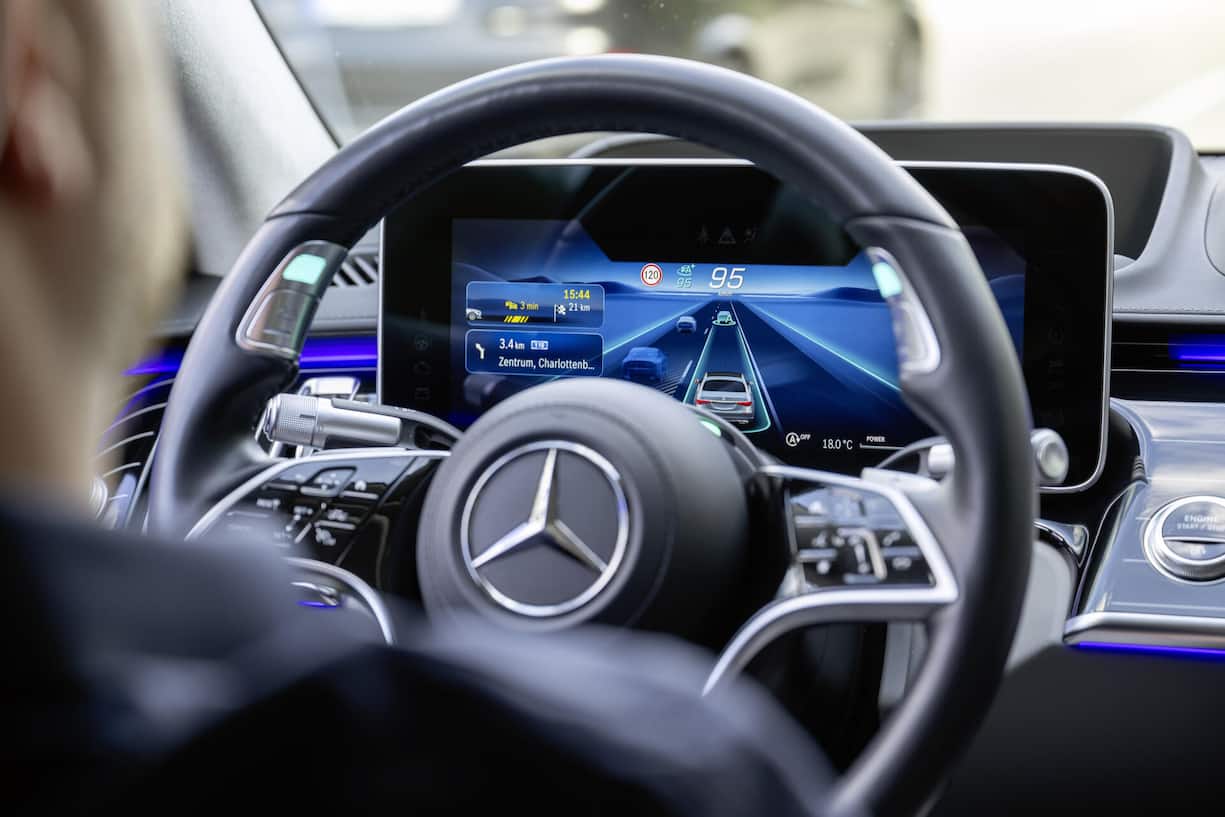 Genehmigt: Mercedes-Benz darf in Deutschland mit 95 km/h hochautomatisiert fahren

Mercedes-Benz is approved for 95 km/h Level 3 autonomous driving in Germany
