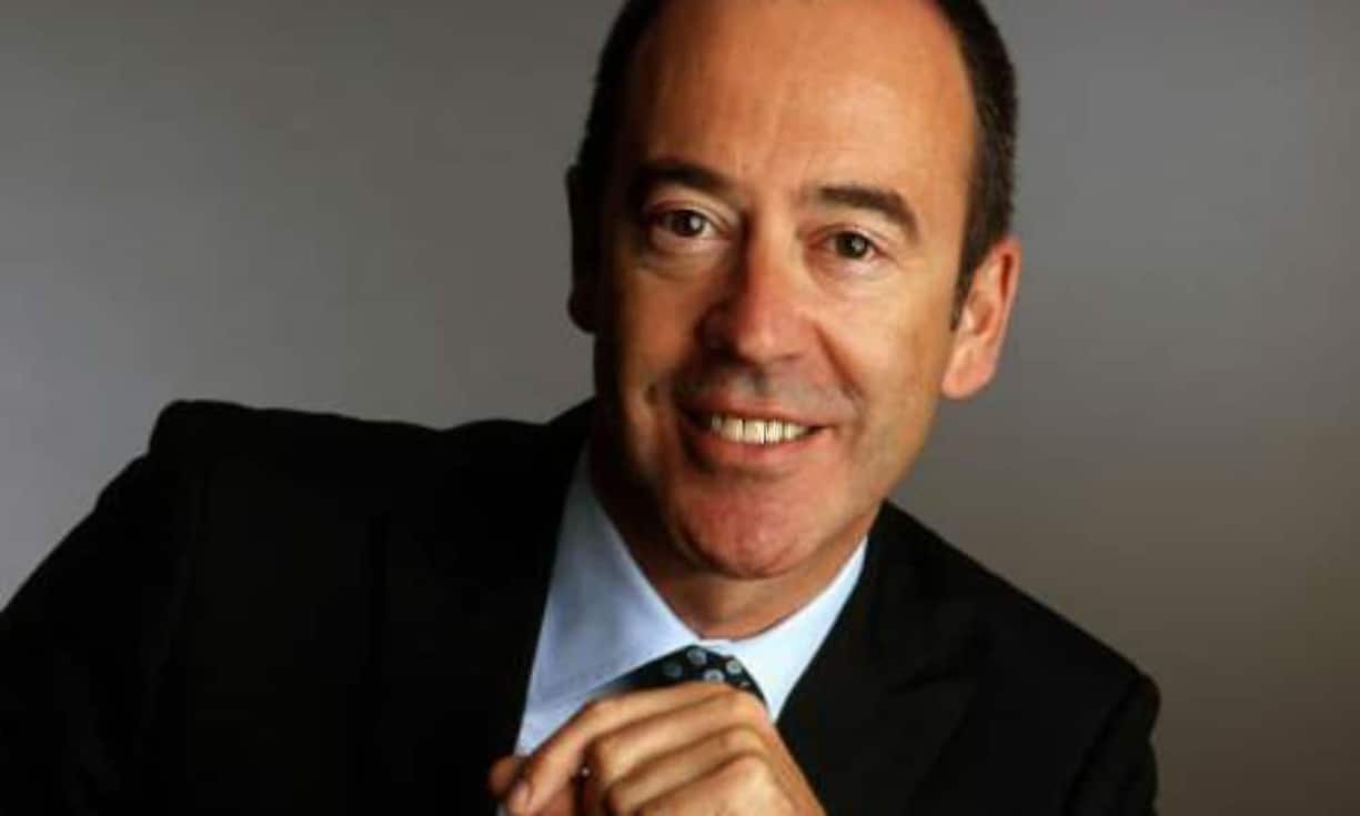 Guy Dubois musste im Jahr 2011 den Hut nehmen, nachdem eine Topmanagerin des Konzerns 24 Millionen Franken veruntreut hatte, womit sie sich etwa eine Villa in Kopenhagens Nobelviertel leistete, Luxusautos von Ferrari und Lamborghini und eine Zweitwohnung am Zürichsee für monatlich mehr als 20'000 Franken.