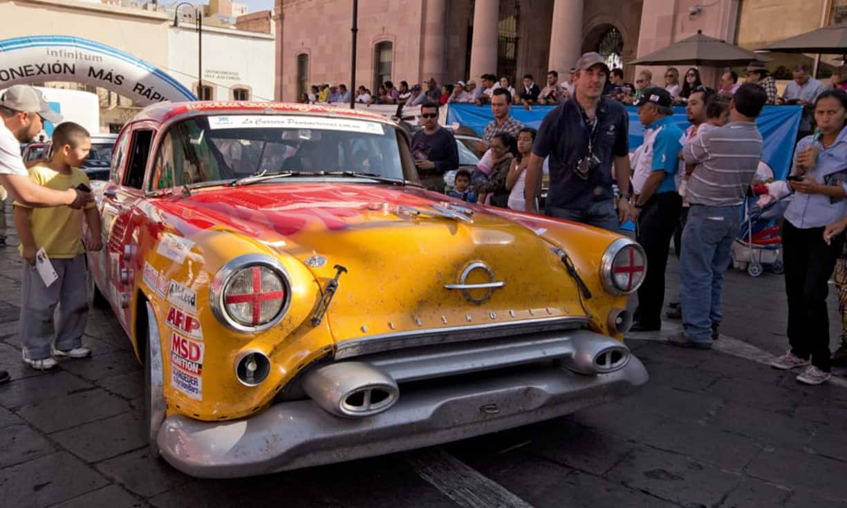 Bei allen Tagesankünften freut sich Alt und Jung an den Oldtimern wie diesem Oldsmobile.