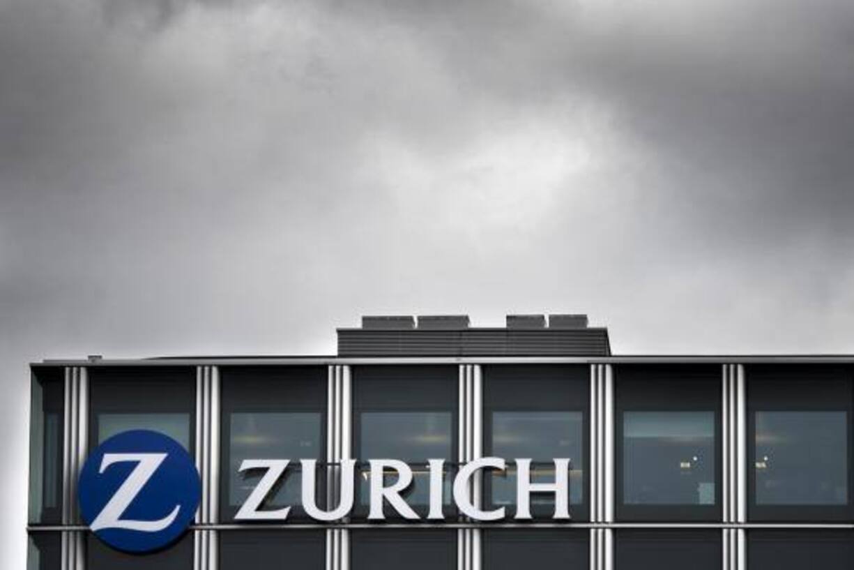 Der Versicherungskonzern Zurich Insurance will die Sparschraube in seinen Schweizer Einheiten stärker anziehen und weitere 123 Stellen streichen.  Dabei wird es zu 71 Entlassungen oder Frühpensionierungen kommen. In Grossbritannien baut Zurich 240 Stellen ab.