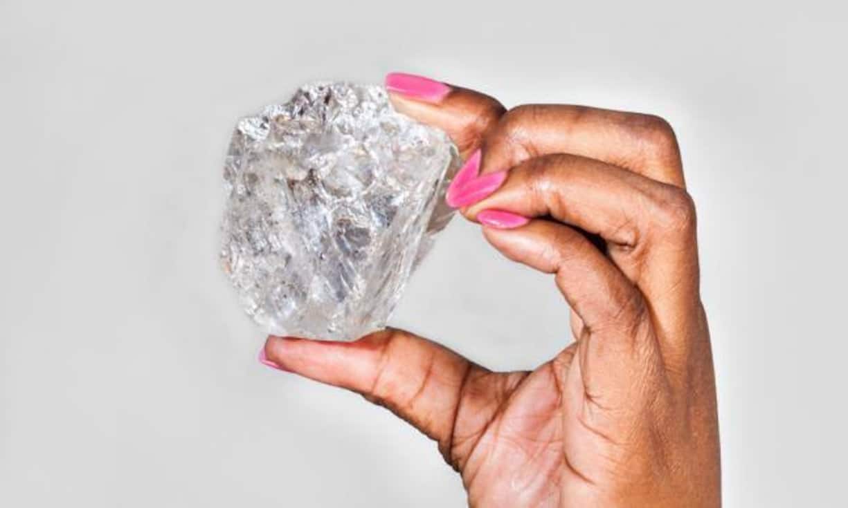 ... der 1111 Karat* schwere Riesendiamant, der Ende 2015 in Botswana gefunden wurde. Es ist der zweitgrösste Diamant aller Zeiten.