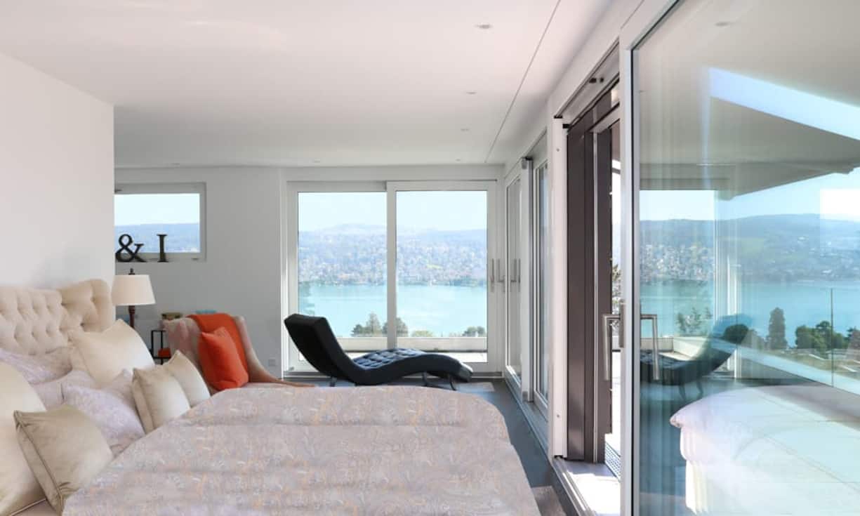 Schäfchen zählen ist hier nicht: Der Ausblick im Schlafzimmer bringt einem zum träumen. Total hat das Haus vier Schlafzimmer.