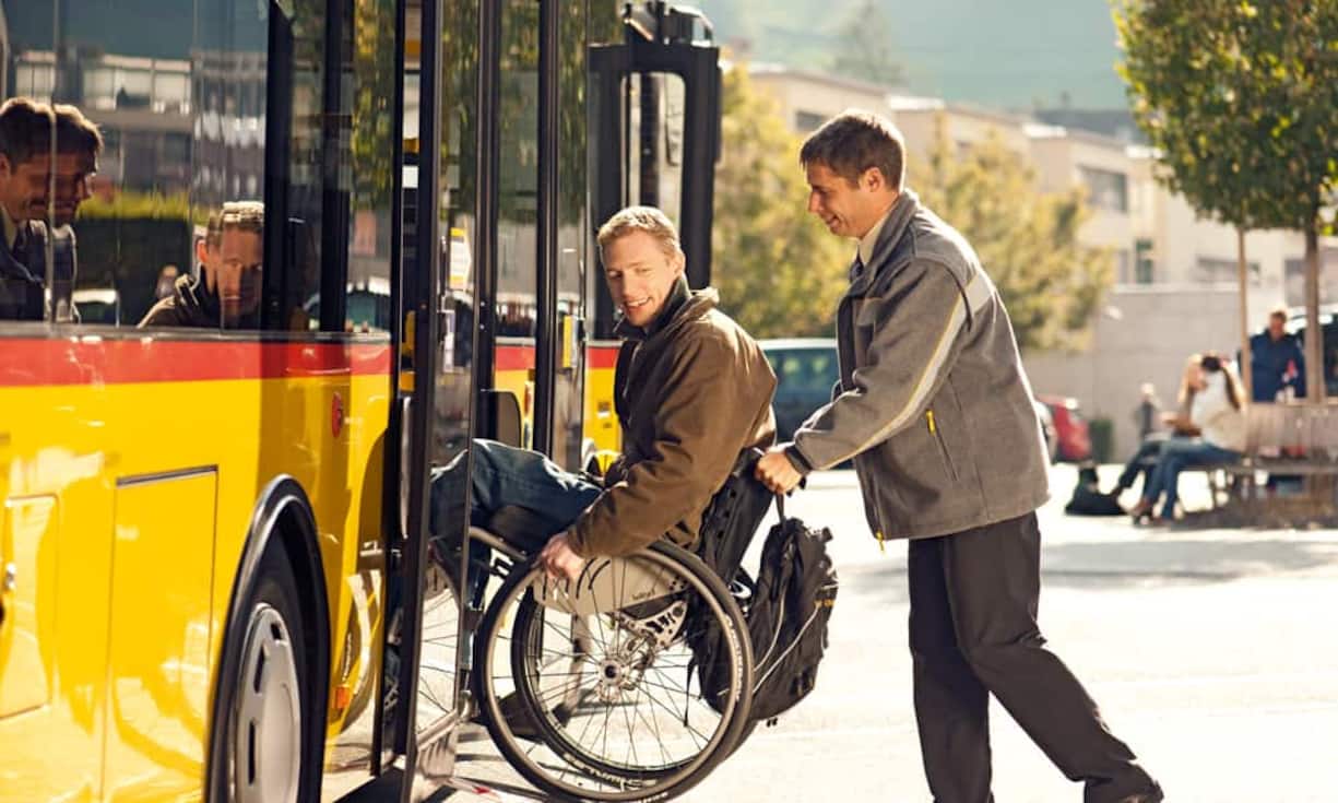 Platz 11 (neu): Schweizerische Post Als innovativ wahrgenommen wird auch die Schweizerische Post - was eher ungewöhnlich ist. Doch Post-Chefin Susanne Ruoff betätigt sich als unermüdliche Evangelistin der schweizweiten Digitalisierung. So erlangte vor allem etwa das selbstfahrende Postauto viel Aufmerksamkeit.
Schweizerische Post