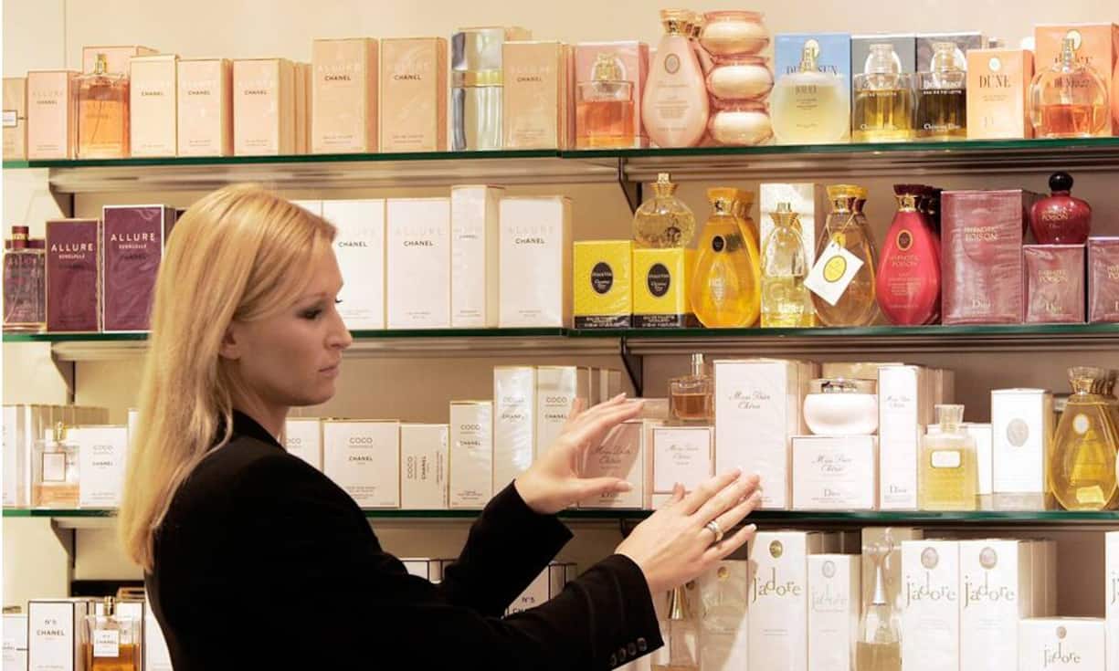 Geschäfte mit Produkten aus der Gesundheits- und Schönheitspflege sollten ihre Rasierklingen gut sichern, sie sind das beliebteste Ziel von Dieben. Dahinter kommen Kosmetikartikel und Parfüms. Sonnenschutzartikel kommen auf Platz vier und Artikel zur Mundpflege bilden das Schlusslicht.Bilder: Keystone