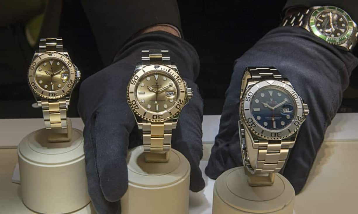 Uhren von Rolex und anderen Luxusherstellern geniessen hohes Ansehen: Produkte aus der Schweiz haben einen besonders hohen Wert als Statussymbol.