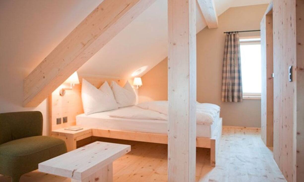 Platz 10: Das Romantik Hotel Muottas Muragl in Samedan hat es von Null in die Top-Ten geschafft.
Zur Ermittlung der besten Hotels hat BILANZ 120 führende Schweizer Hoteliers befragt, Hoteltests durchgeführt, Wertungen von Fachguides und Testportalen einbezogen und Erfahrungen von Reiseprofis und Hotelkennern berücksichtigt.
Bild: Romantik Hotel Muottas Muragl