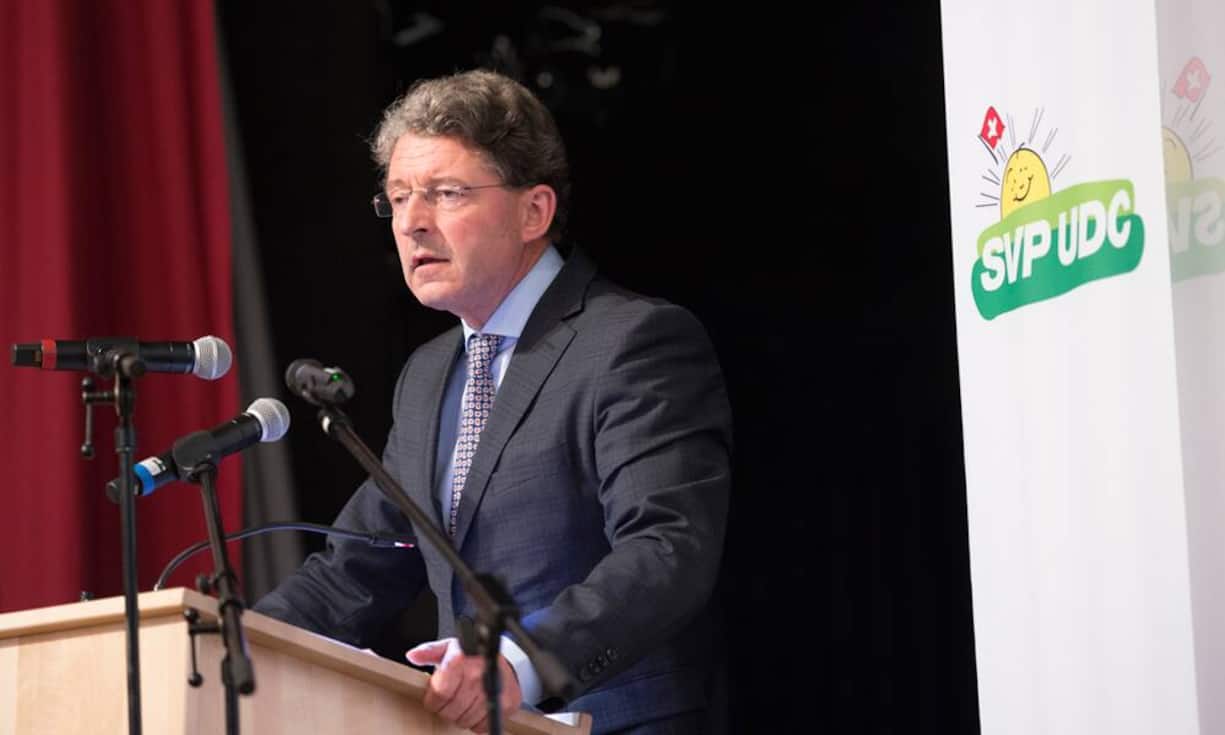 Diese SVP-Kandidaten haben die erste Vorauswahl der Parteispitze überstanden:Nationalrat Heinz Brand (GR) wird seit Wochen als Kronfavorit gehandelt. Der umgängliche Migrationsexperte gilt im Parlament als mehrheitsfähig, fiel aber zuletzt mit extremen Positionen auf. Der langjährige Chef der Bündner Fremdenpolizei hat seit langem das Image eines Asyl-Hardliners und politisiert auf Parteilinie. Neben der Migration ist das Gesundheitswesen Brands zweites Schwerpunktgebiet.