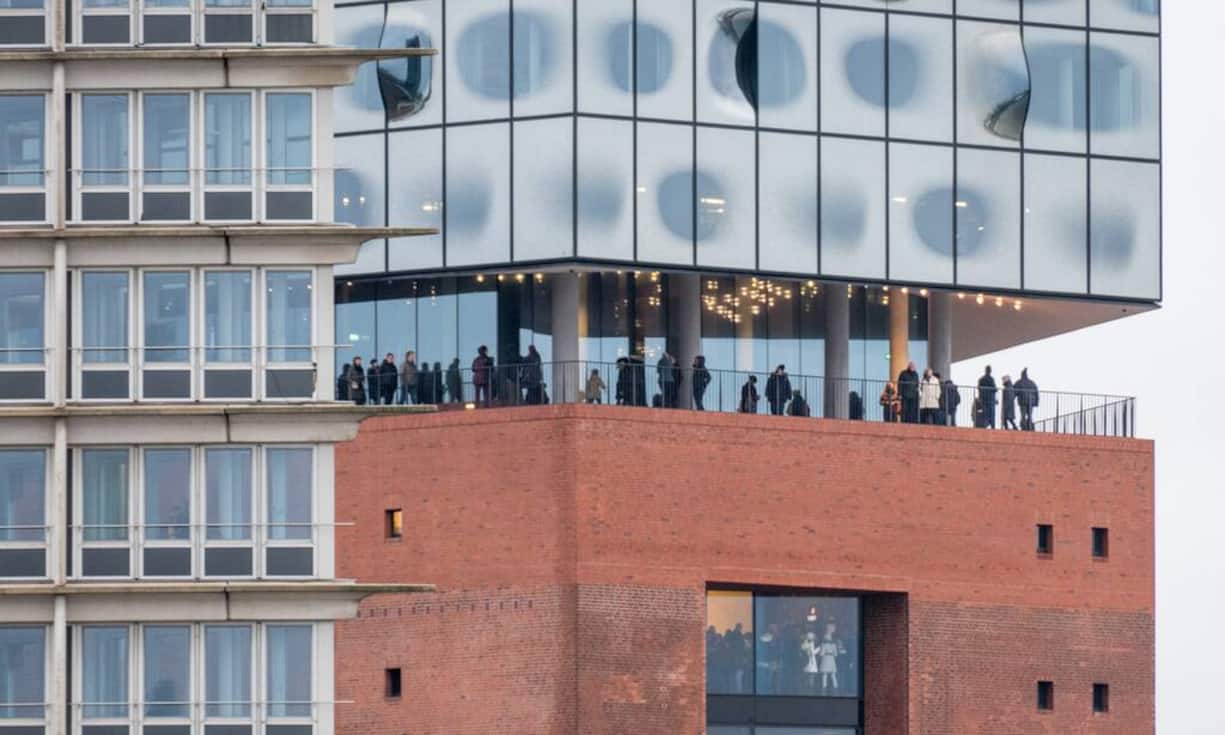 Bereits früher zugänglich war die öffentliche Aussichtsplattform zwischen dem historischen Kaispeicher und dem gläsernen Neubau.