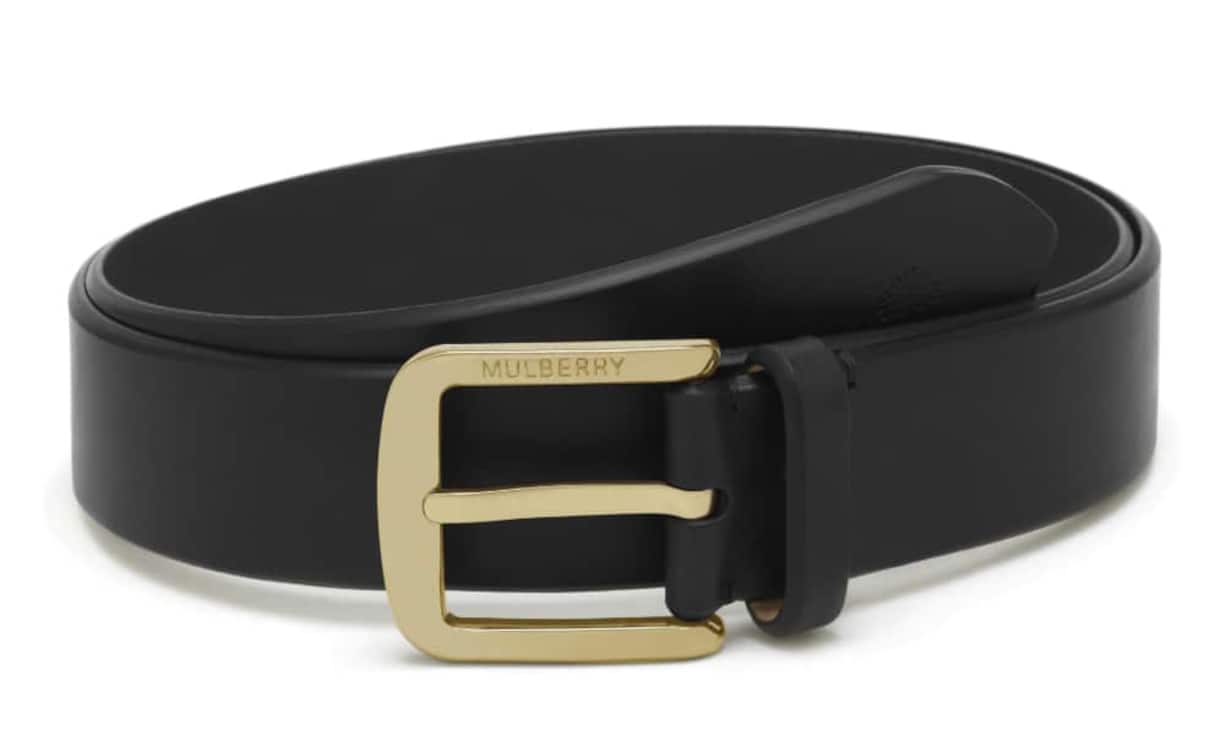 Gold: Mulberry Dieser Buckle-Gürtel aus glattem Leder hat abgerundete Kanten. Genauso wie seine goldene Schnalle mit Mulberry-Schriftzug. Auch in braun erhältlich. Preis 230 Franken