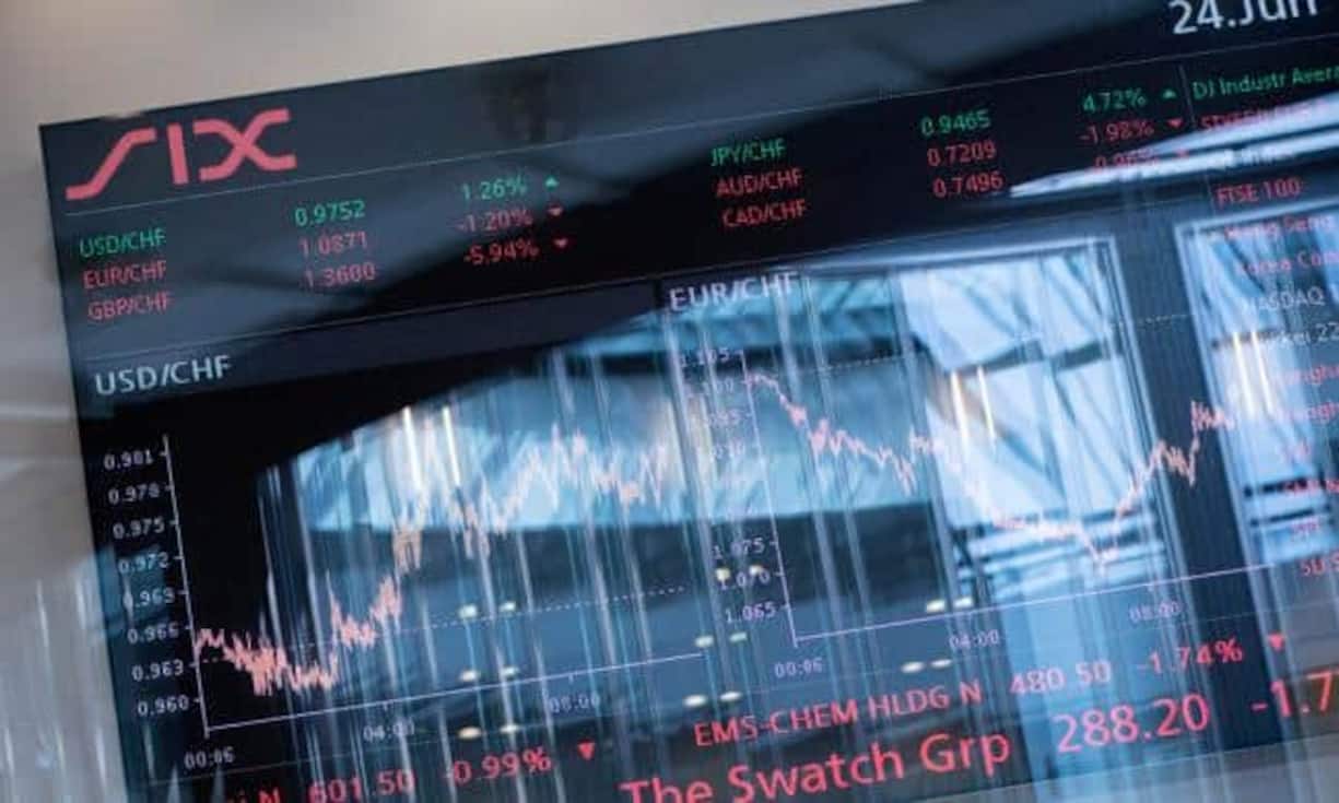 Risiken, die die Schweiz teilweise beeinflussen kann:
Starke Turbulenzen an den Finanzmärkten führen zu einer ähnlichen Finanzkrise wie 2009. Mögliche Auslöser wären nicht bereinigte Probleme im Bankensystem, die geldpolitische Wende, Kapitalflucht aus den Schwellenländern...