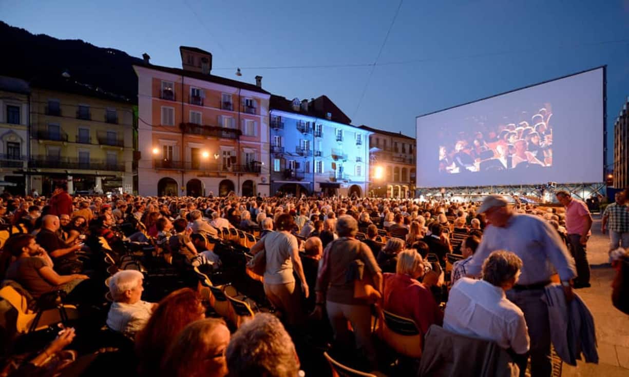 Gespannt warteten die Zuschauer auf den ersten Film. Die Grande Piazza ist über das gesamte Filmfestival auch fürs Publikum geöffnet.