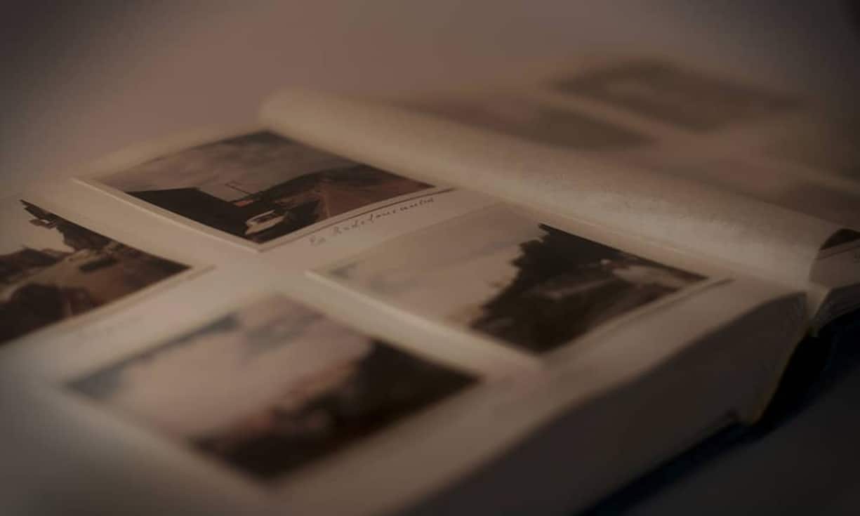 1. Sie finden alles über die Vergangenheit des Bewerbers herausWenn es um den Lebenslauf geht, sollten Bewerber nicht schummeln. Personaler kontaktieren nicht selten Referenzen, um sie auf ihre Echtheit zu überprüfen. Wo auch immer jemand gearbeitet oder auch nicht gearbeitet hat — sie werden es herausfinden. Auch mit der Internetpräsenz solltet man gut umgehen. In Zeiten der sozialen Medien ist es nicht unüblich, dass Personaler im Internet nach einem suchen.