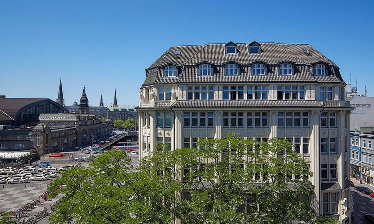 Einen kurzen Weg zueinander haben auch Grossbritanniens Premierministerin Theresa May, Indiens Ministerpräsident Narendra Modi, Brasiliens Präsident Michel Temer und Nguyen Xuan Phuc aus Vietnam. Sie wohnen den Berichten zufolge gemeinsam im «Reichshof» unweit des Hamburger Hauptbahnhofs. PR