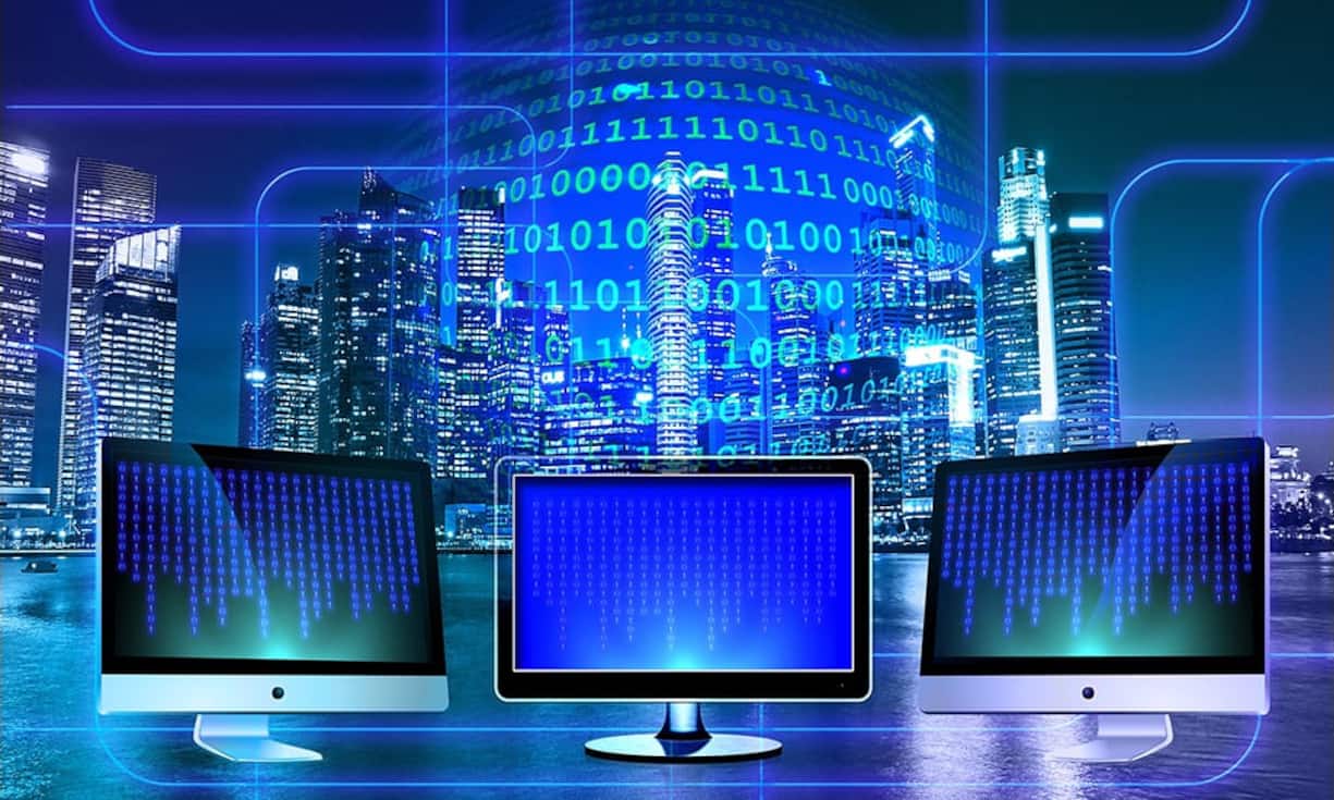 WaterholeMethode, um eine Zielgruppe, wie die Mitarbeiter eines Unternehmens, zu infizieren. Die Angreifer spüren Websites auf, die Mitglieder der Zielgruppe öfter besuchen. Eine dieser Seiten wird mit einer Schadsoftware infiziert, sodass diese Software beim nächsten Seitenbesuch auf die Rechner der Zielpersonen übertragen wird.