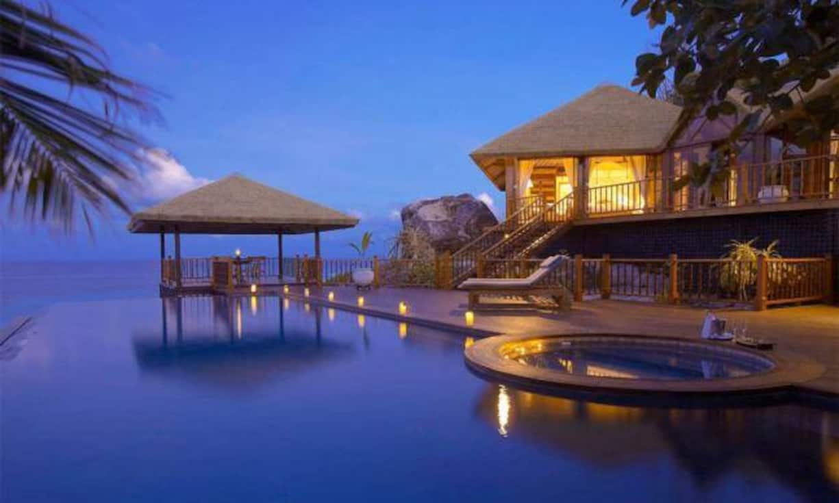 Platz 6: Fregate Island Private, Seychellen.Das Inselresort Fregate Island Private auf den Seychellen macht uns mit einem Höchstmass an Umweltverträglichkeit und Stilbewusstsein vor, wie man das Leben lustvoll in die grüne Richtung lenken kann. Als Hotelgast in einer der 16 Luxusvillen fühlt man sich wie ein sehr verwöhnter Robinson. Die sieben privaten Strände zählen zu den schönsten der Welt.