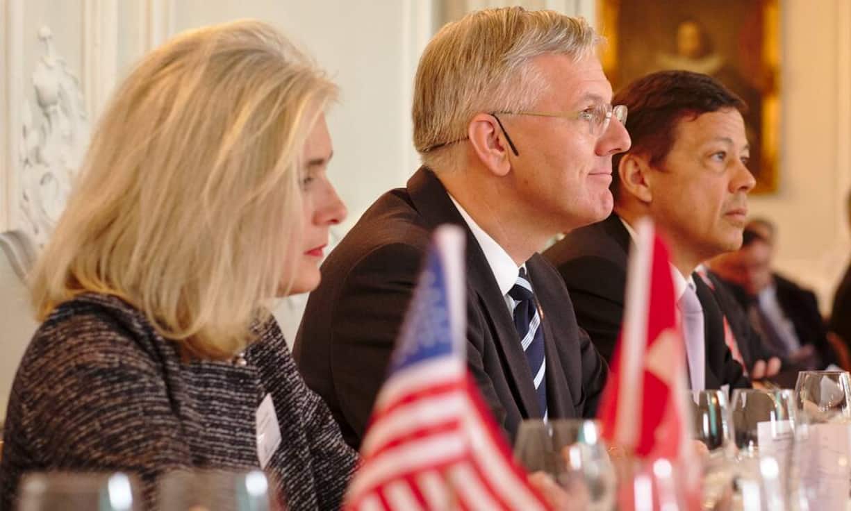 Corinne Le Goff, SVP Europe, Amgen (Europe) GmbH;
Christoph Franz, Chairman, F. Hoffmann-La Roche Ltd.;
Alexandre Zeller, Chairman, SIX Group
Hans Fluri, CEO, Avecon AG (Bildunterschrift v.l.n.r.)