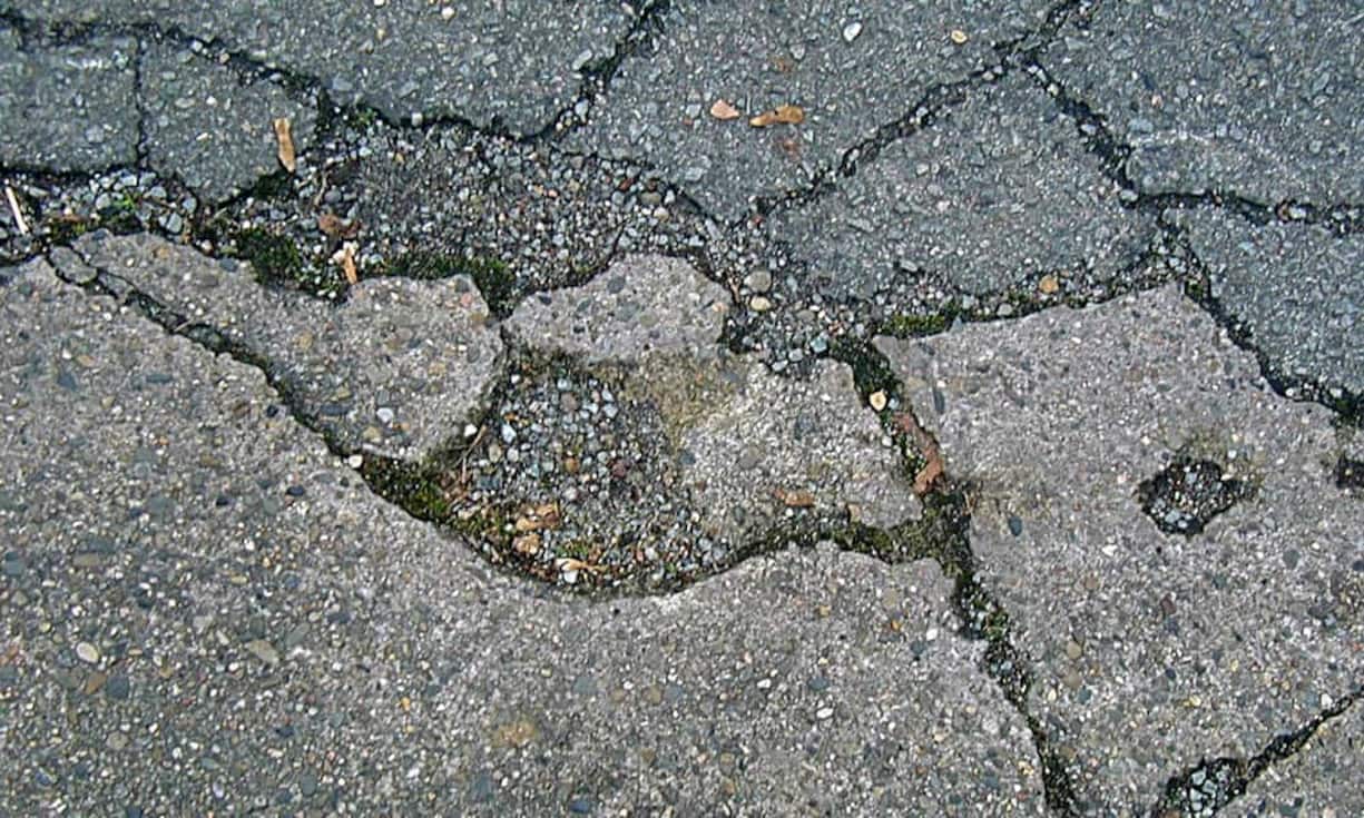 Einkauf in die PensionskasseDie meisten Erwerbstätigen haben erhebliche Lücken in der Pensionskasse. Die genaue Höhe der Lücke lässt sich bei der Pensionskasse erfragen. Es können Einzahlungen im Umfang der Lücke gemacht werden, die vom steuerbaren Einkommen in Abzug gebracht werden dürfen. Das lohnt sich vor allem gegen Ende des Arbeitslebens, muss aber rechtzeitig erfolgen.