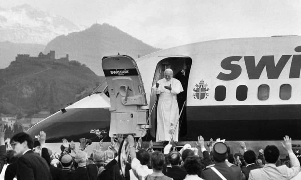 Ebenfalls in der Startformation waren die Valoren der Swissair (im Bild eine Maschine beim Papstbesuch 1984 in Sitten). Die Pleite 2002 machte dem Gastspiel ein Ende.