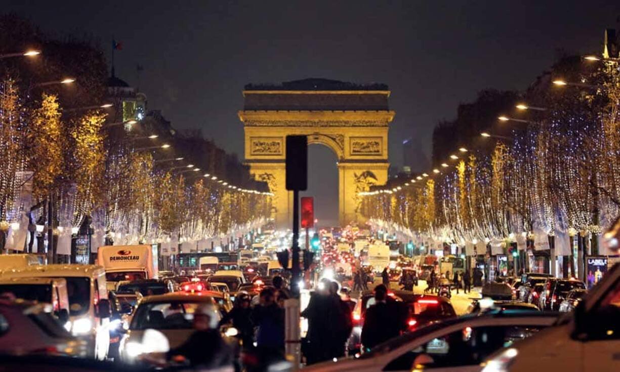 Platz 5: Paris - Frankreich: 15,20 Millionen Besucher
Mit seiner romantischen Stimmung auf der Champs-Elysées schaft es die französische Metropole auf den fünften Platz und ist damit die bei Touristen beliebteste Metropole in Kontinentaleuropa.