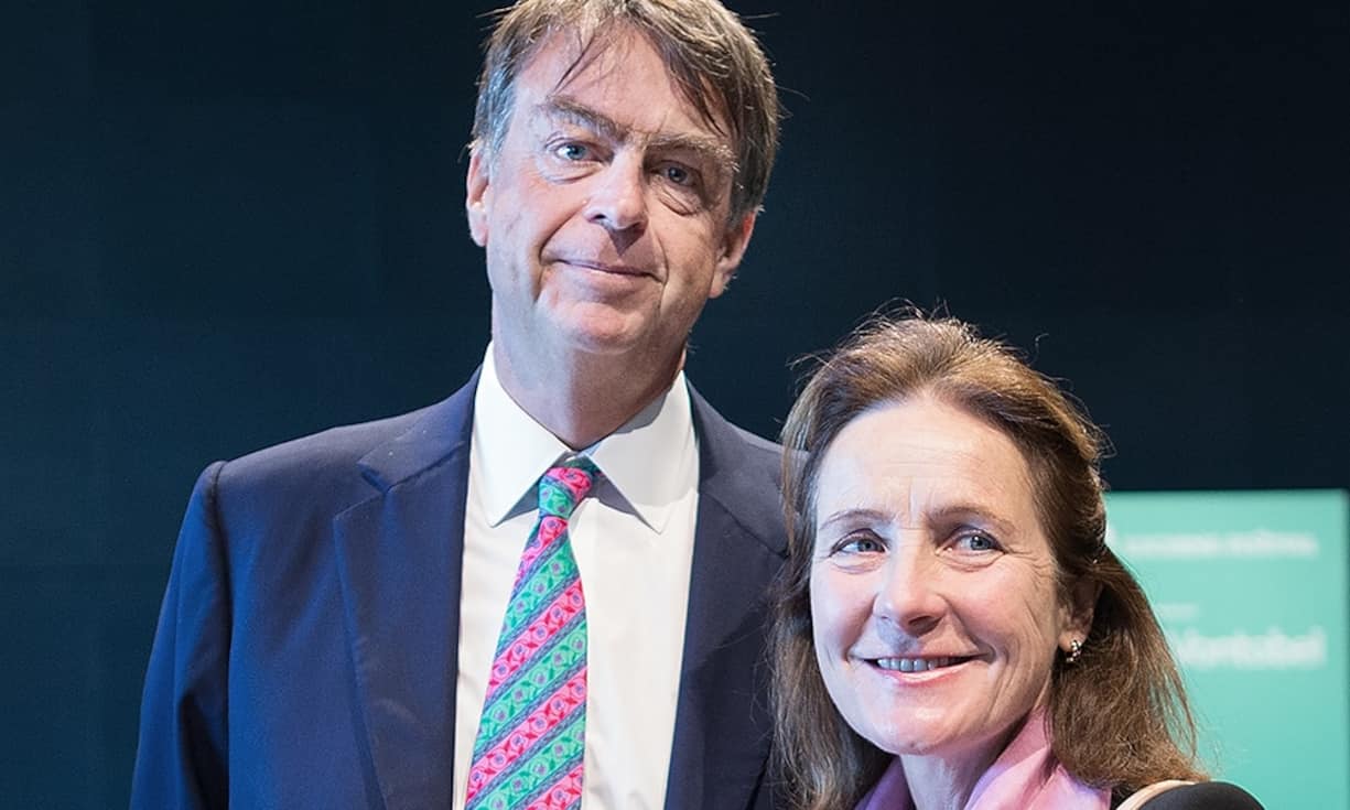 Rang 1: Familien Hoffmann und OeriMit Luc Hoffmann ist im Sommer der letzte Vertreter der dritten Erbengeneration von Roche gestorben. Sein Sohn, André Hoffmann (Bild), übernahm die Rolle des Familiensprechers. Mit Cousin Andreas Oeri vertritt er den Clan im Roche-VR. Dort laufen die Geschäfte durchwachsen. Die Aktien zeigen klar nach unten und das Familienvermögen sank um gut 2 Milliarden Franken auf 23 bis 24 Milliarden Franken.Michele Limina