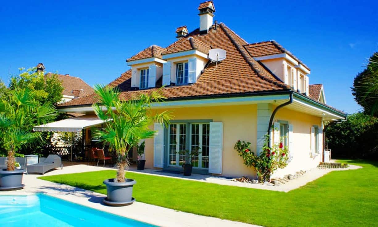 215 m2 Wohnfläche bietet dieses 7½ Zimmer Landhaus über der Nebelgrenze auf einem Grundstück von 790 m2 in Zimmerwald BE.