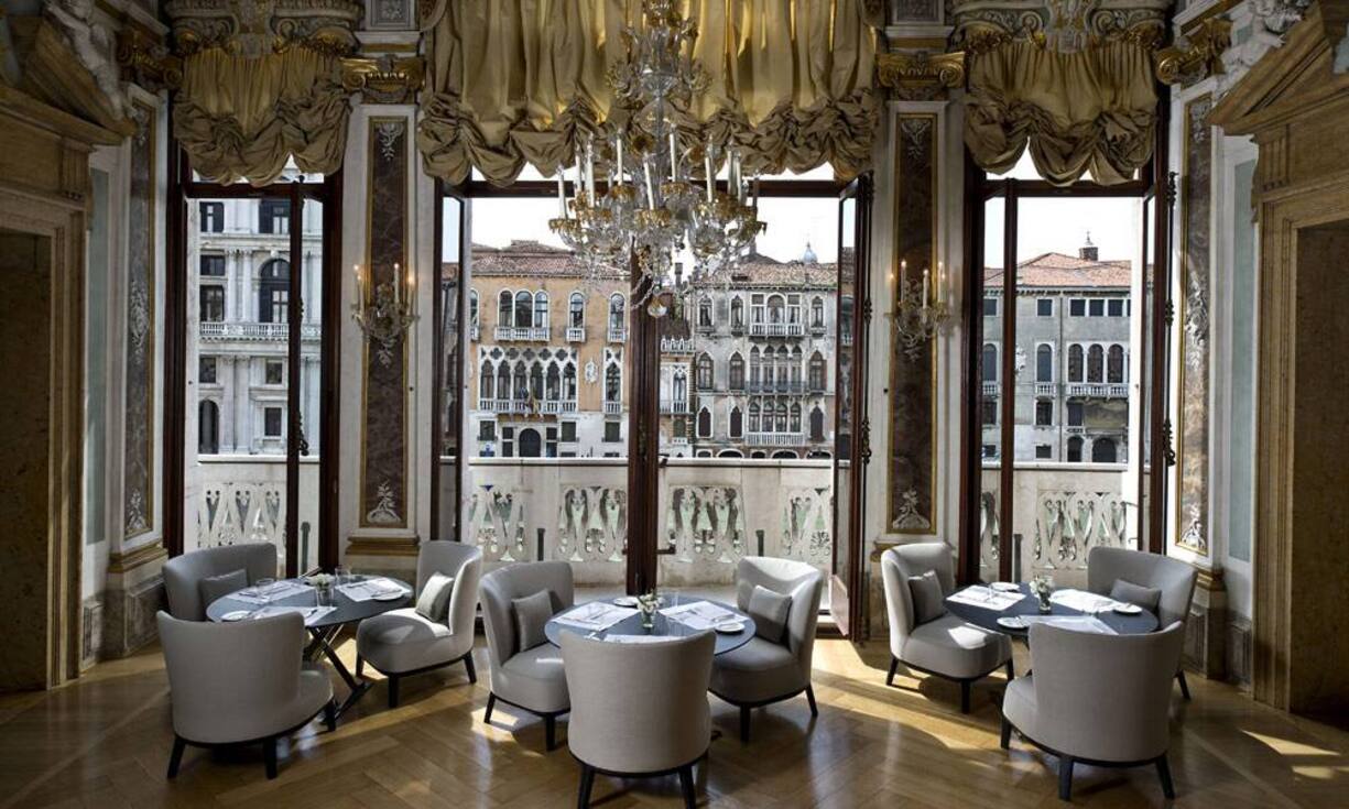 Die weltbesten Stadthotels 2015:Platz 10: Aman Canal Grande, VenedigWer im Aman Canal Grande eincheckt, dem erschliesst sich nicht nur ein stylisches Zimmer, sondern der erhält Zugang zum Besten, was Venedig zu bieten hat – etwa eine geführte Tour zu verborgenen, öffentlich nicht zugänglichen Gärten privater Palazzi.Bild: Aman