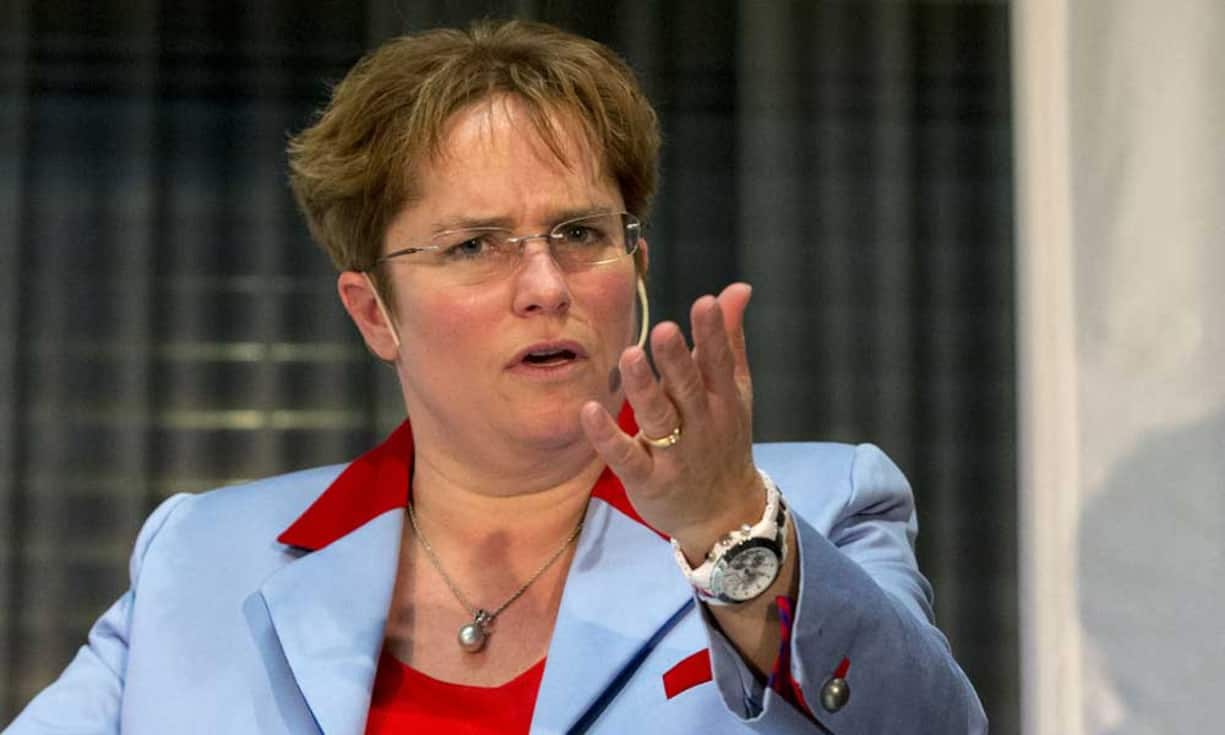 Magdalena Martullo-Blocher:Ihr Ehrgeiz ist kaum zu bremsen. Die Ems-Chemie, deren Führung sie 2003 vom Vater übernahm, läuft gut. Seit kurzem erklimmt Magdalena Martullo-Blocher auch die politische Karriereleiter. Nun muss sie ihr politisches Amt und die Interessen als Firmenchefin kombinieren.