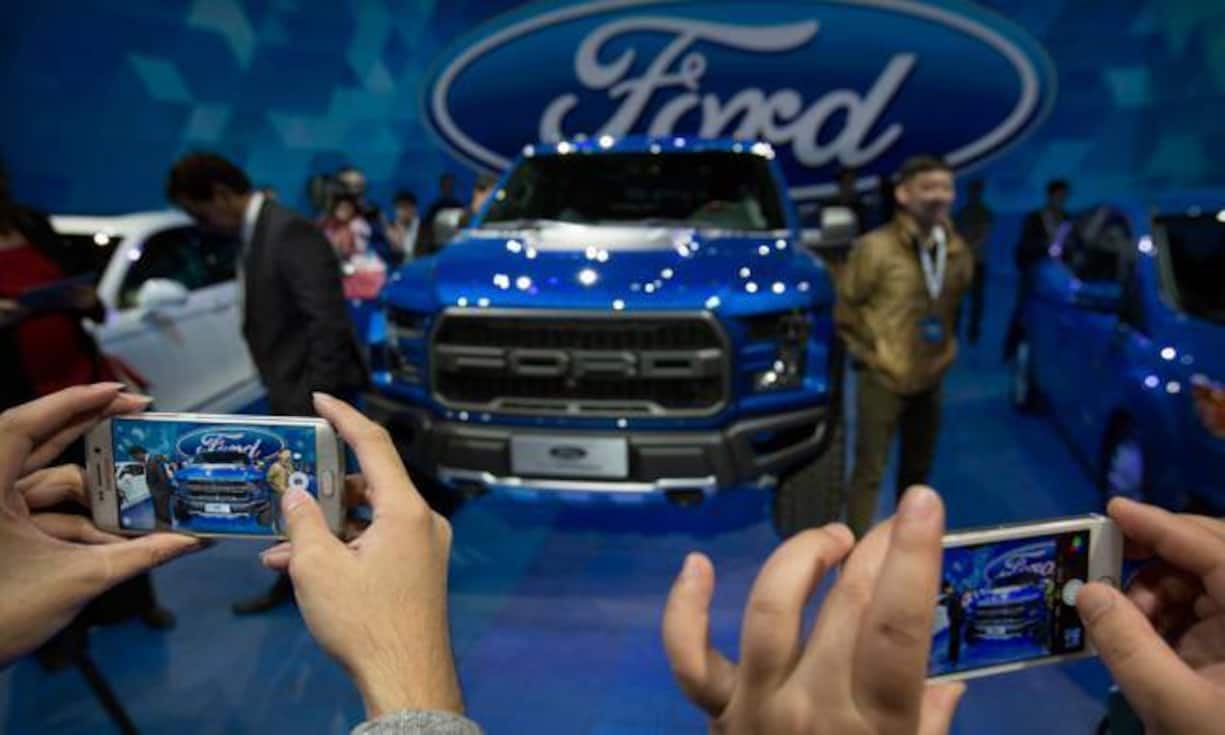 Im Mittelfeld Ford dagegen will mit Uber kooperieren. Der US-Autobauer erhöht seine Investitionen in selbstfahrende Autos und will bis 2021 Fahrzeuge ohne Lenker auf der Strasse haben. Die Zahl der Forscher wird dafür in Palo Alto auf 300 verdoppelt. Ab 2025 soll das Auto auch für den Normalverbraucher zu kaufen sein.