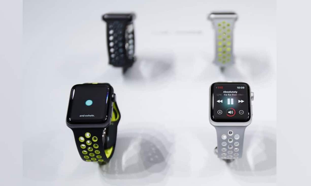 Der Prozessor der Uhr ist jetzt deutlich schneller und das Display wurde heller gemacht. Ausserdem hat die Uhr jetzt ein eingebautes GPS-Modul, zum Beispiel, um ein Lauftraining auch ohne ein Smartphone aufzuzeichnen. Auch eine Internetverbidnung ist überflüssig, um sich mit der smarten Uhr zu orientieren.