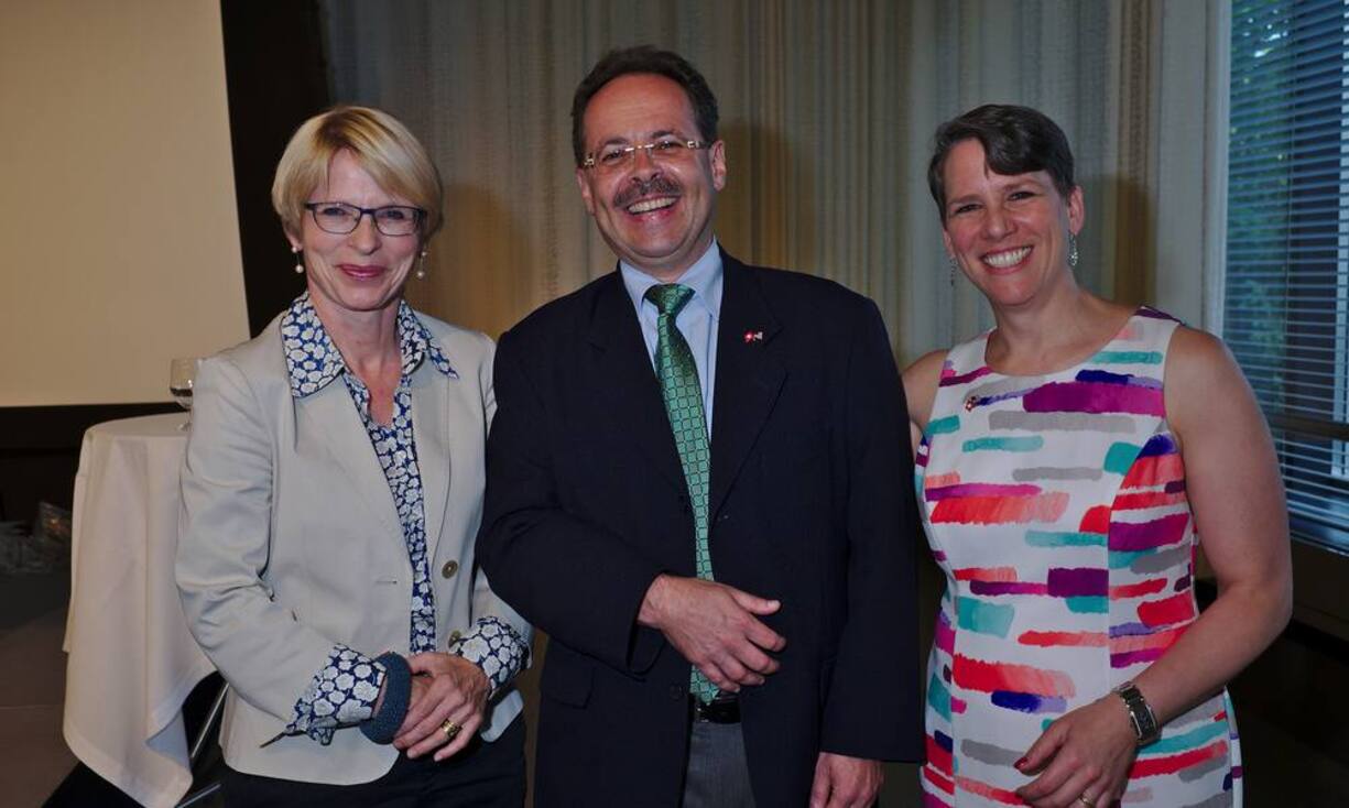 Livia Leu Agosti, Botschafterin, Seco;
Daniel Hunn, stellvertretender Botschafter der Schweiz in den USA;
Suzan LeVine, Botschafterin der USA in der Schweiz