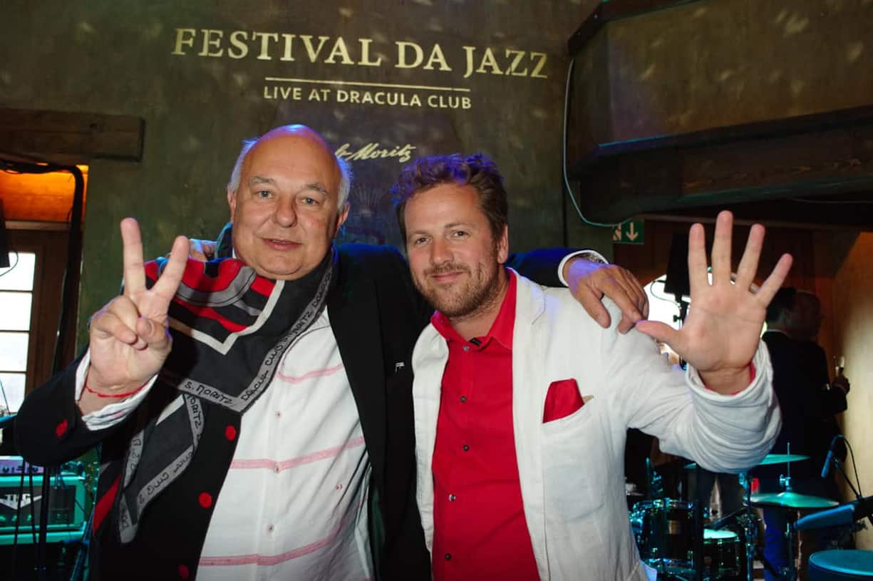 Zum siebten! Rolf Sachs, Präsident Dracula's Ghost Riders Club; Christian Jott Jenny, künstlerischer Direktor Festival da Jazz.