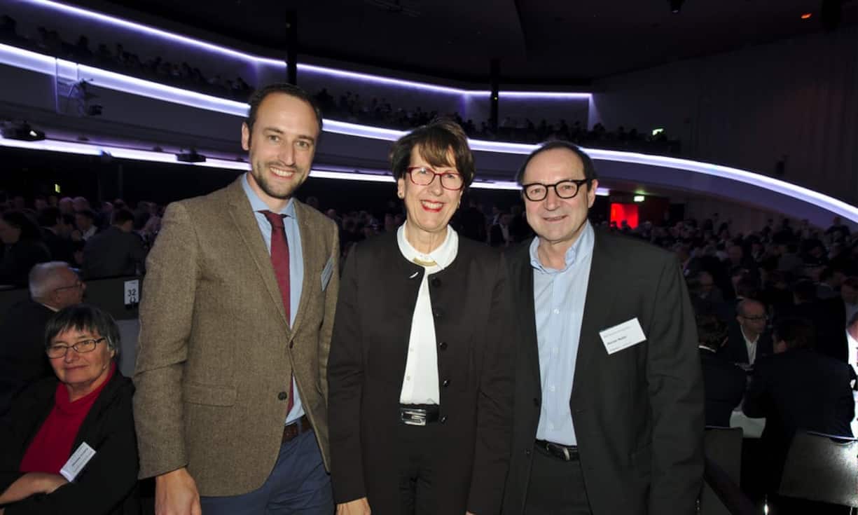 Christian Wasserfallen, Nationalrat;
Susanne Ruoff, Konzernleiterin, Die Schweizerische Post;
Werner Nuber, Präsident, Schweizerische Stiftung für die Geschichte der Post und Telekommunikation