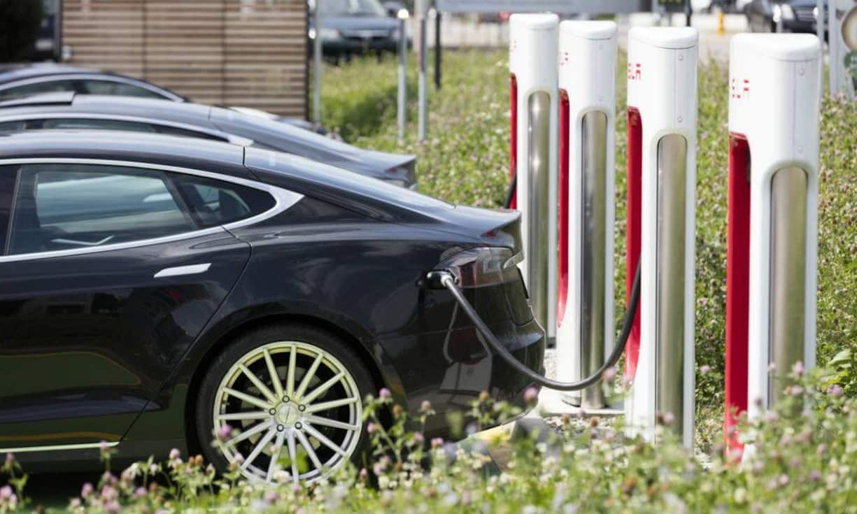 Es dauert nur 30 Minuten, um ein Model S oder X so weit aufzuladen, dass es 275 Kilometer weit fahren kann. Keystone