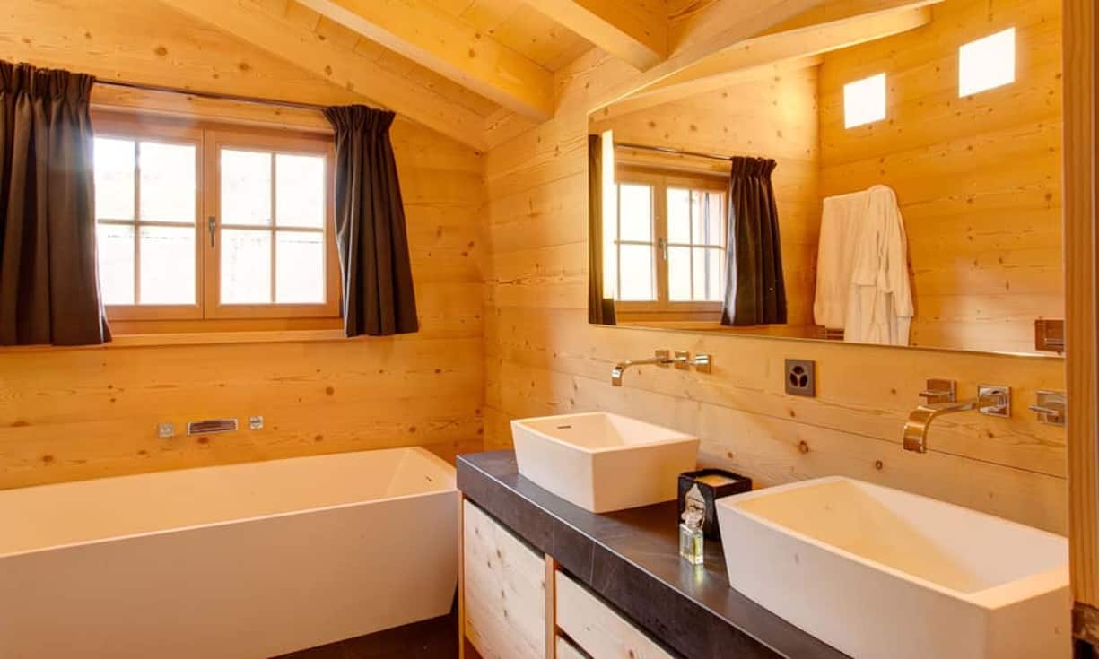 ...und Badezimmer en-suite.