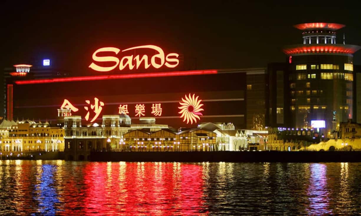 Platz 7: Das Sands Macao (China) mit seinen 21'275 m2 übertirfft mit seiner unglaublichen Anzahl von 1000 Spieltischen jedes andere Casino der Welt. Mit den 750 Spielautomaten verfügt es auch über eine ansehnliche Zahl an elektronischen Glücksspielen. Verlässt man den Glückspielbereich, kann sich der Gast im Paiza Club Spa und Salon wunderbar entspannen.
