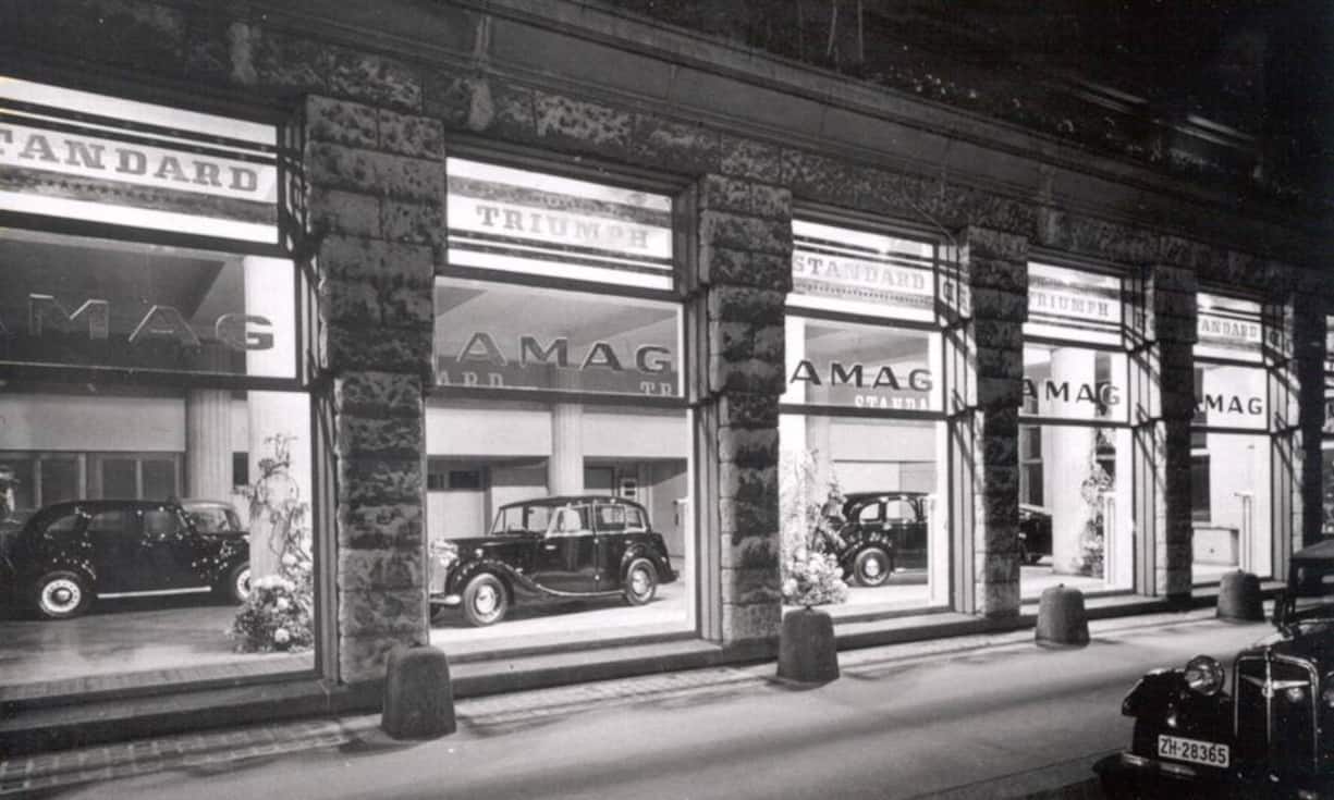 1945 gründete der Selfmade-Milliardär die Neue AMAG Automobil-und Motoren AG. Bald war diese das grösste Automobilunternehmen des Landes und trug wesentlich zur immer grösser werdenden Mobilität der Schweizer bei.