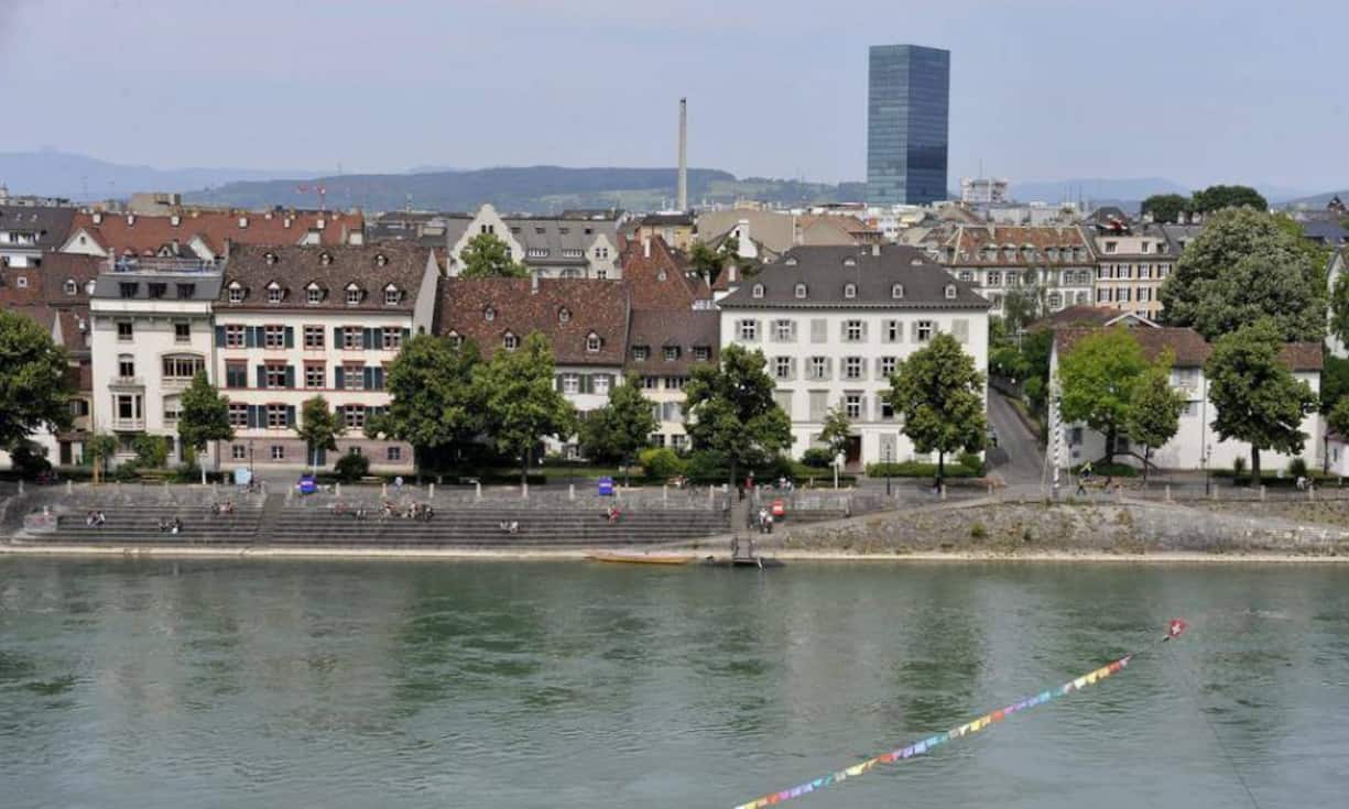 Rang 2: Basler Messeturm in Basel, 105 Meter, 2003.
