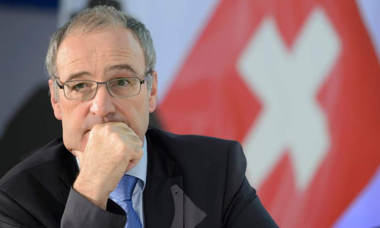 Aus der Westschweiz tritt Nationalrat Guy Parmelin (VD) an. Vor vier Jahren musste er noch seinem Freiburger Parteikollegen Jean-François Rime den Vortritt lassen. Der Waadtländer hat seine Positionen während der bisher zwölf Jahre im Nationalrat verhärtet und liegt heute auf der Blocher-Linie der SVP. Der 56-jährige Nationalrat zeigt sich bereit, das SVP-Programm im Bundesrat «entschlossen zu verteidigen».
