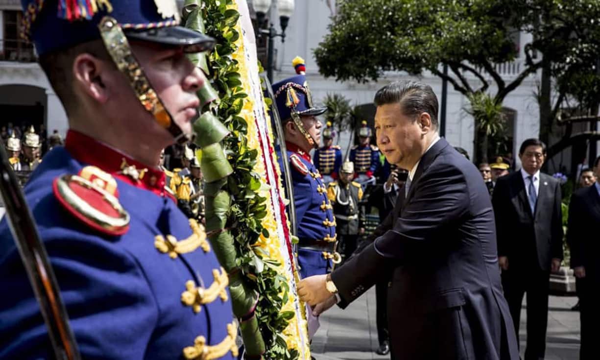 Die Identifizierung der Politikeruhren ist nicht immer leicht. Die Armbanduhr von Chinas Präsident Xi Jinping ist beispielsweise nur auf sehr wenigen Fotos zu sehen und deshalb kaum zu bestimmen. Ausserdem besteht immer die Möglichkeit, dass es sich um Fälschungen oder billige Lookalikes handelt, solange die Politiker nicht selbst offenlegen, welche Uhr sie tragen.
Bilder: Keystone|Montage: HZ