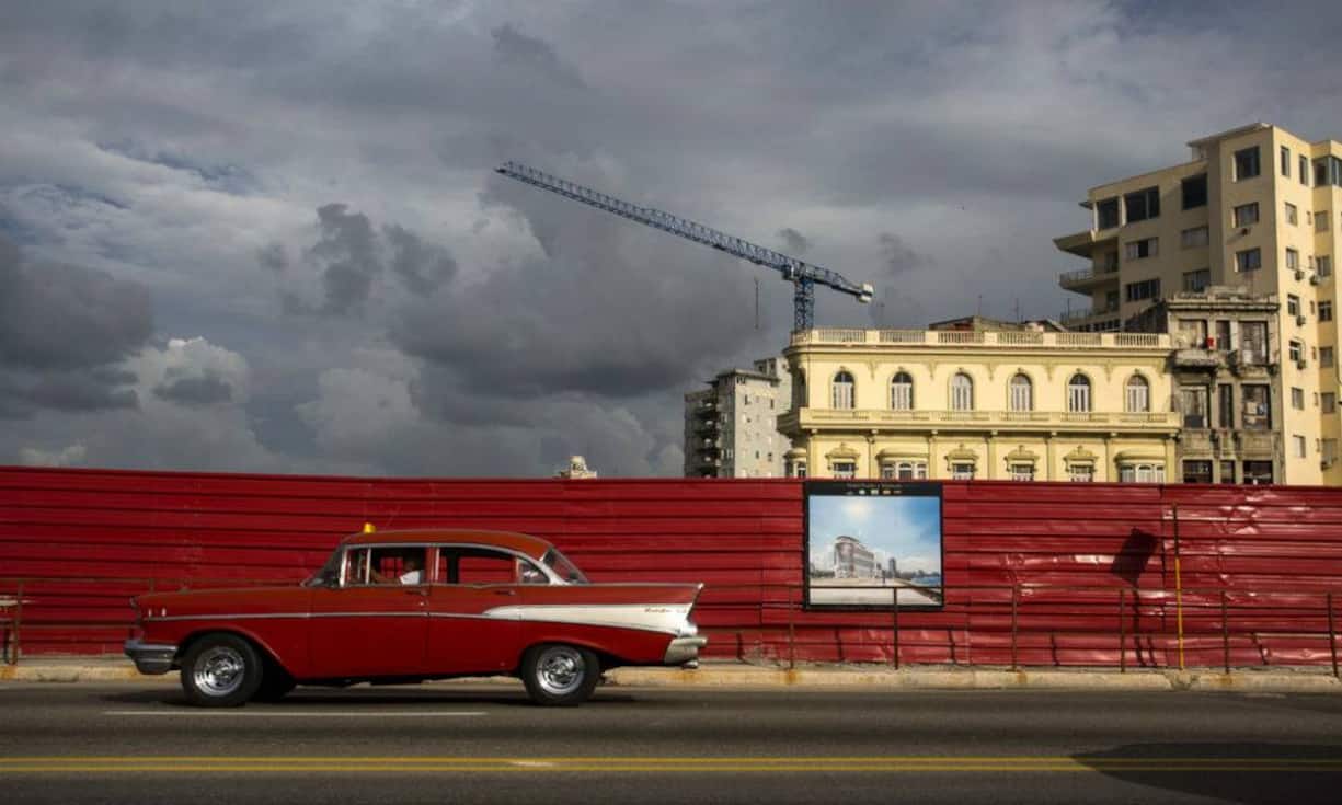 Viva Kuba! Das Land des Rums, der Zigarren und der Oldtimer öffnet sich dem Westen. Nur bei den Schweizer Natel-Tarifen sind die Roaming-Gebühren auf der Karibikinsel so veraltet wie teuer: 4049,50 Franken im Tarif Super Max von Sunrise.