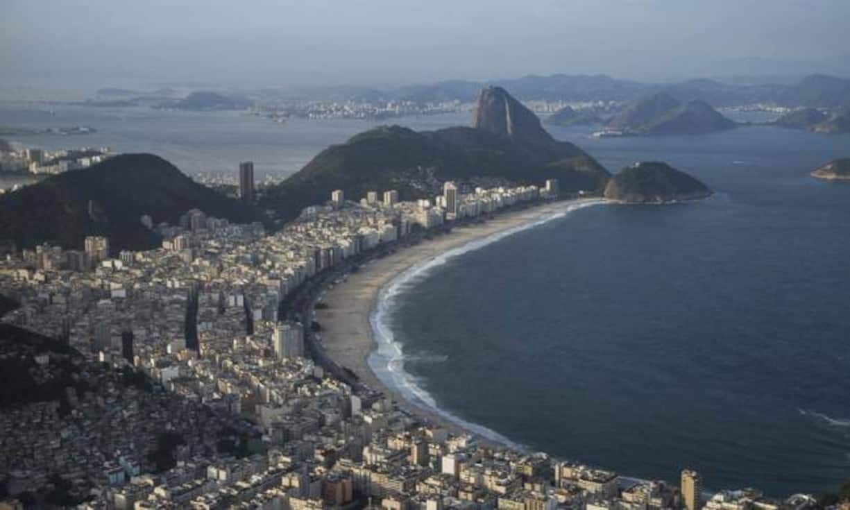 Die Weltregionen, die beim Schwarzgeld-Aufkommen am meisten zulegten:  Die westliche Hemisphäre: In diese Kategorie fallen unter anderem Brasilien – hier der Blick auf Rio de Janeiro –, Argentinien, Mexiko und südamerikanische Staaten. Im Durchschnitt legte der Schwarzgeld-Output hier um 3,5 Prozent zu. Verglichen wurde die Dekade bis 2012.