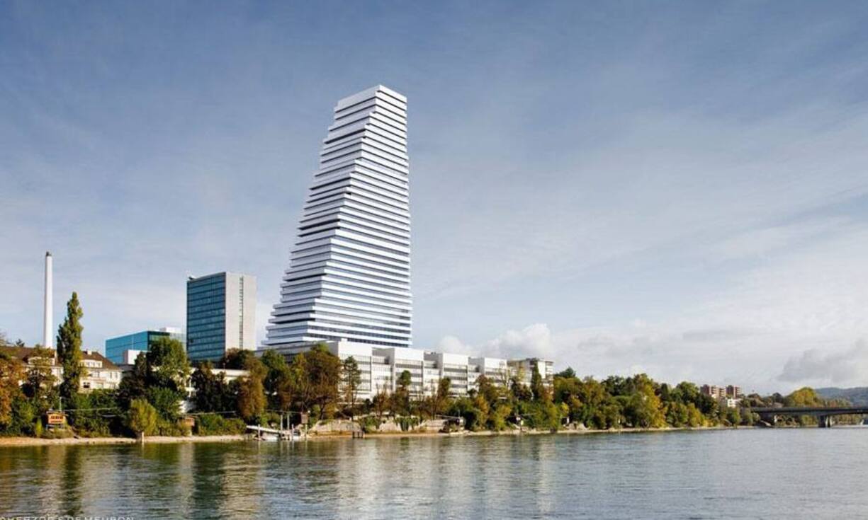 Roche Turm in Basel am Rheinufer