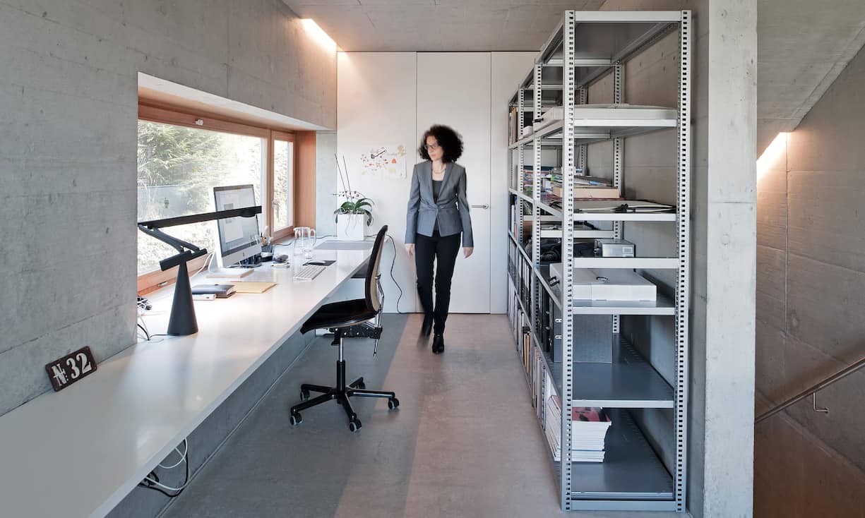 Wie viele kreativ arbeitende Menschen bevorzugt Karin Beck-Söllner ein sachliches Ambiente.