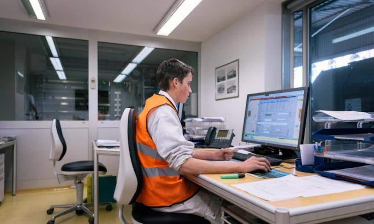 Auf die Schweiz kommen viele Risiken zu. Einige, deren Verlauf sie selbst in der Hand hat. Auf andere könnte sie nur reagieren. Hier die Übersicht der potenziellen Gefahren, die die Konjunkturforscher der Bak Basel aktuell beobachten: 
Risiken, die die Schweiz beeinflussen kann: 
Ein ungedeckter Bedarf an Fachkräften würde zu zunehmendem Ungleichgewicht am Arbeitsmarkt führen.