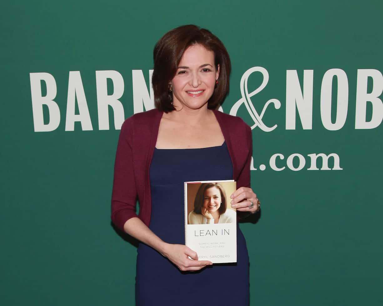 Sheryl Sandberg mit ihrem Buch «Lean In» im Jahr 2013