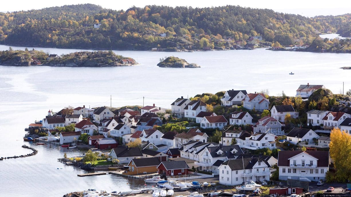 Auf einer Halbinsel mit einem Schärengarten aus unzäh­ligen Inseln liegt das Küstenstädtchen Kragerø.