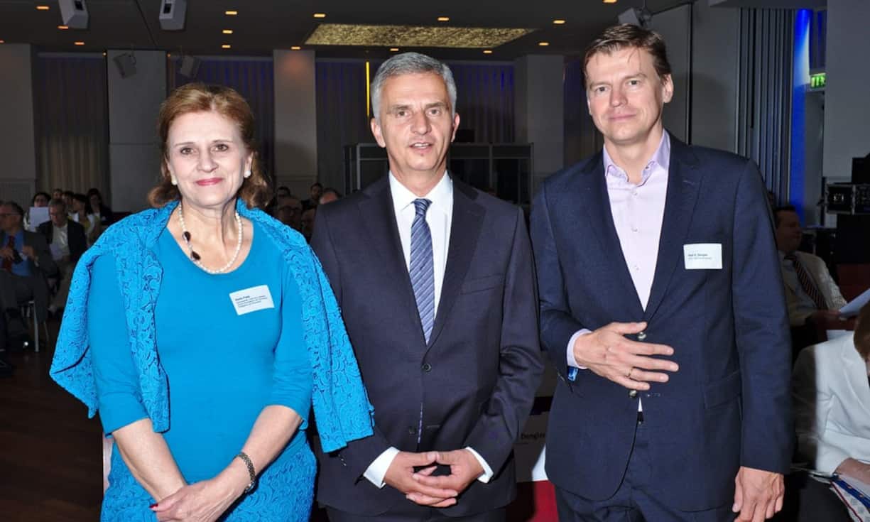 Doris Fiala, Nationalrätin FDP, Präsidentin der Schweizer Delegation am Europarat;
Didier Burkhalter, Bundesrat;
Veit V. Dengler, CEO, NZZ Mediengruppe