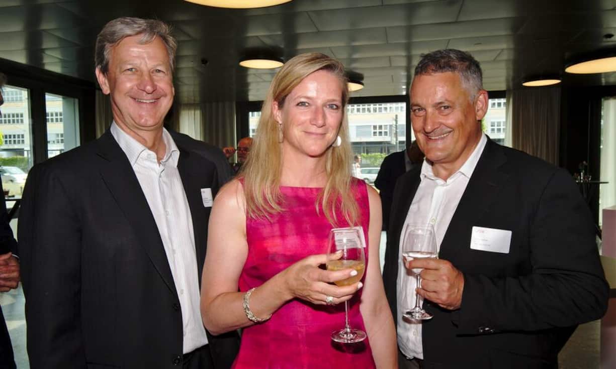 Jürg Weber, Division CEO Payment Services, SIX Group AG:
Florence Schnydrig Moser, Head Products & Investment Services, Credit Suisse AG;
Marcel Bührer, CEO, Swisscard AECS AG